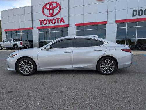 2019 Lexus ES 300h Base