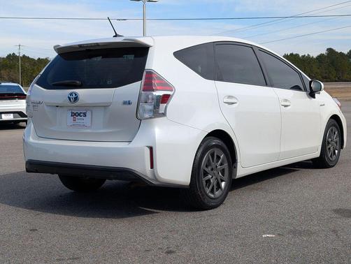 2017 Toyota Prius v Four