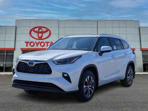 Wind Chill Pearl 2026 Toyota Highlander Hybrid XLE SUV