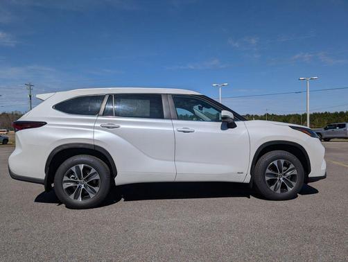 2026 Toyota Highlander Hybrid XLE