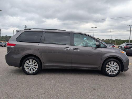 2013 Toyota Sienna XLE