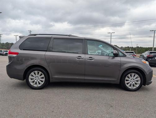 2013 Toyota Sienna XLE