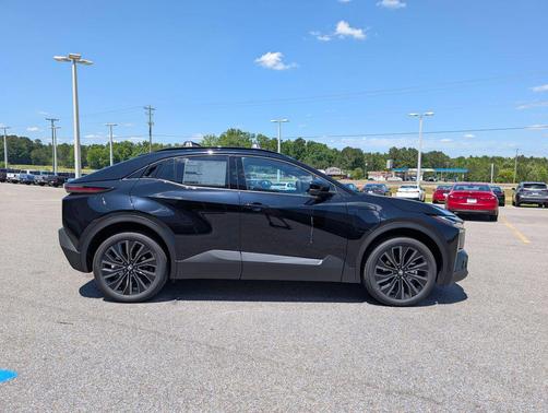 Midnight Black Metallic 2026 Toyota C-HR XSE