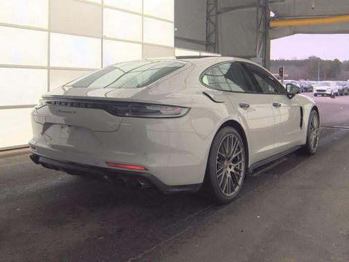 2023 Porsche Panamera 4 Platinum Edition