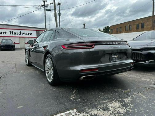 2018 Porsche Panamera 4