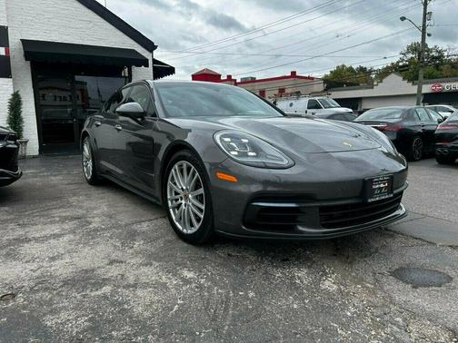2018 Porsche Panamera 4