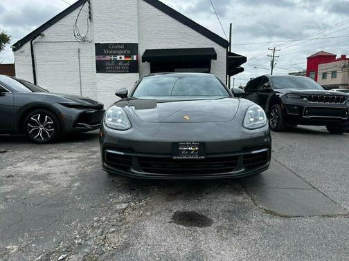 2018 Porsche Panamera 4