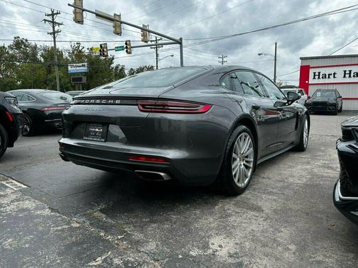 2018 Porsche Panamera 4