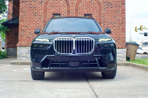 Black Sapphire Metallic 2023 BMW X7 xDrive40i