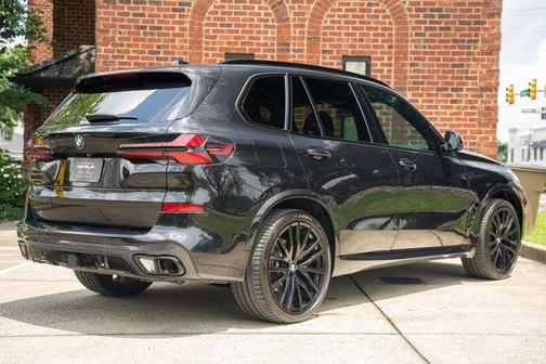 Black Sapphire Metallic 2024 BMW X5 xDrive40i