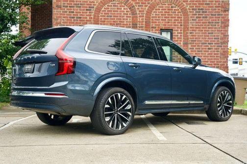 Denim Blue Metallic 2025 Volvo XC90 Plug-In Hybrid T8 Plus 7-Seater