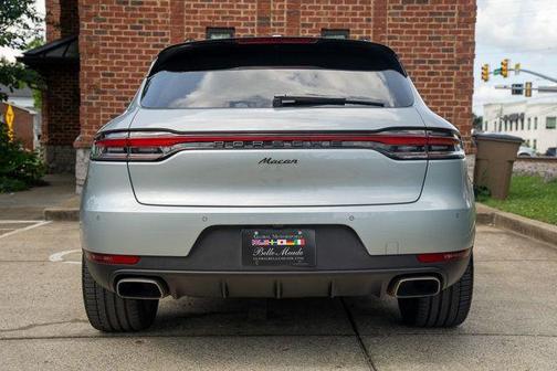 Dolomite Silver Metallic 2020 Porsche Macan Base