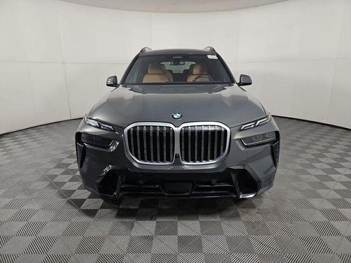Gray Metallic 2024 BMW X7 xDrive40i