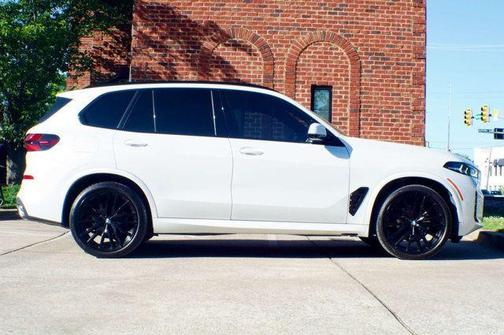 Mineral White Metallic 2024 BMW X5 xDrive40i