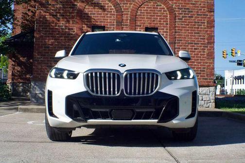 Mineral White Metallic 2024 BMW X5 xDrive40i