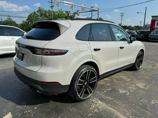 2022 Porsche Cayenne S Platinum Edition