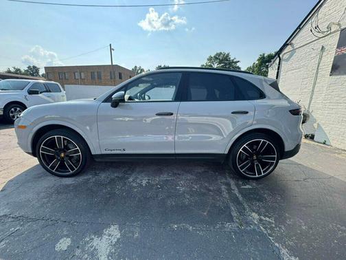 2022 Porsche Cayenne S Platinum Edition