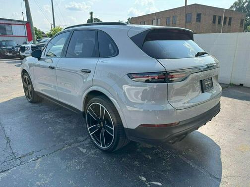 2022 Porsche Cayenne S Platinum Edition