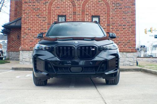 2024 BMW X5 M60i