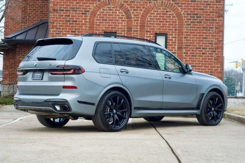 2025 BMW X7 xDrive40i