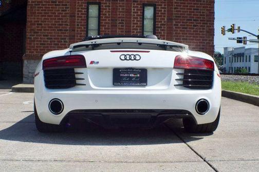 Ibis White / Black Roof 2014 Audi R8 4.2 Spyder quattro