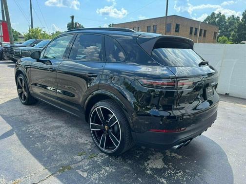 2022 Porsche Cayenne Platinum Edition