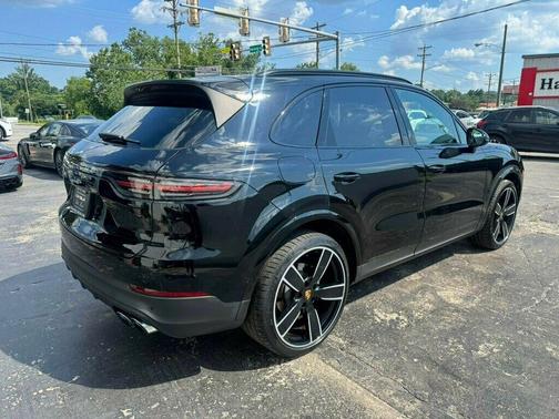 2022 Porsche Cayenne Platinum Edition