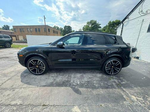 2022 Porsche Cayenne Platinum Edition