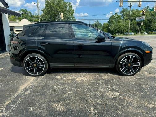 2022 Porsche Cayenne Platinum Edition
