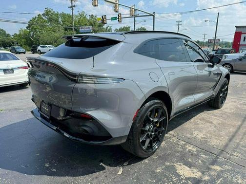 2021 Aston Martin DBX Base