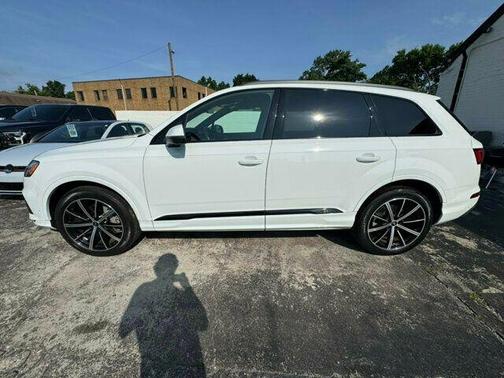 2022 Audi Q7 55 Premium Plus