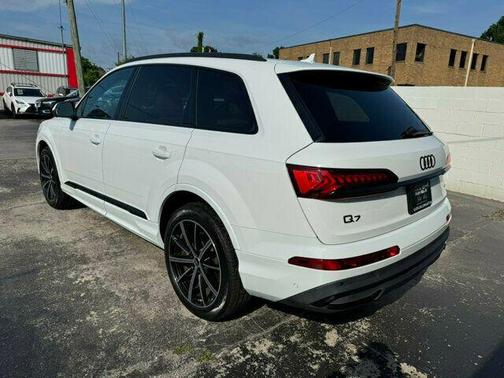 2022 Audi Q7 55 Premium Plus