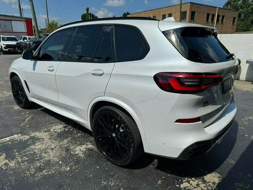 2022 BMW X5 M50i