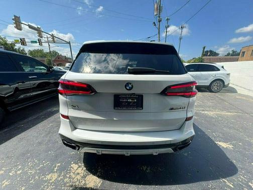 2022 BMW X5 M50i