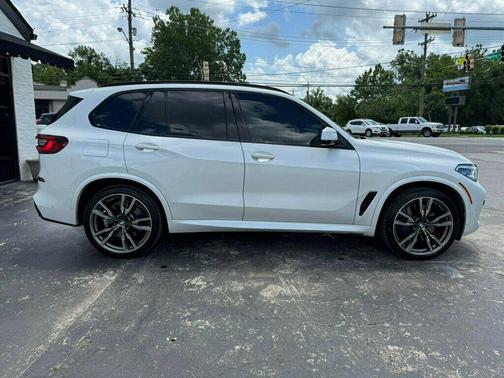 2022 BMW X5 M50i