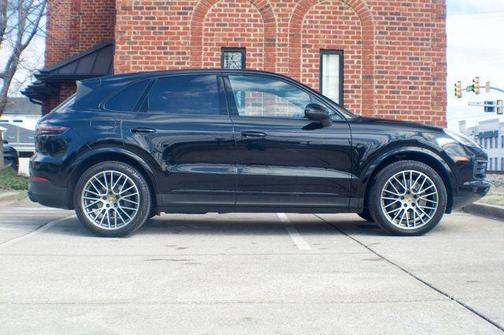 2023 Porsche Cayenne Platinum Edition