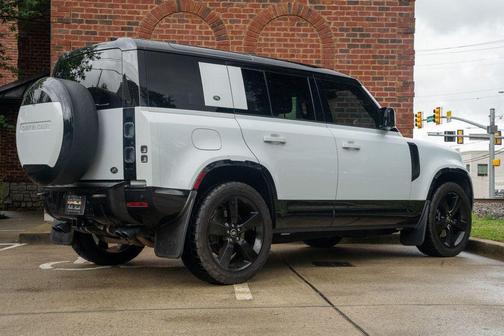 Yulong White 2023 Land Rover Defender 110 V8