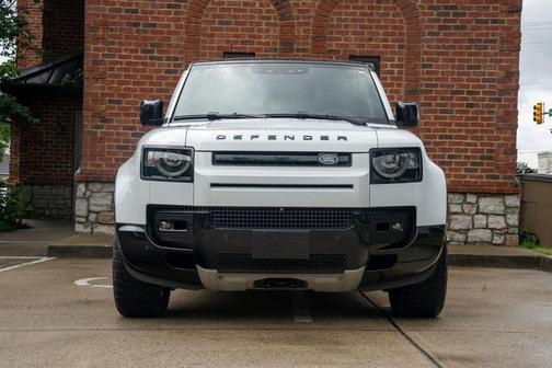 Yulong White 2023 Land Rover Defender 110 V8