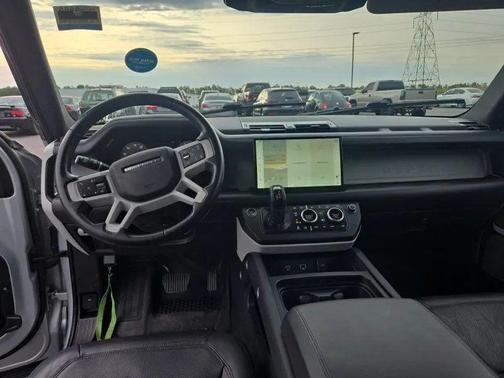 Hakuba Silver 2023 Land Rover Defender SE