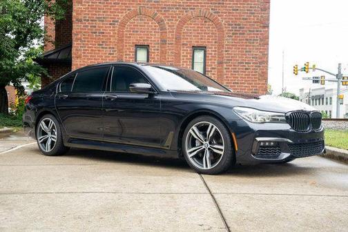 Carbon Black Metallic 2019 BMW 740 i