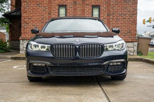 Carbon Black Metallic 2019 BMW 740 i