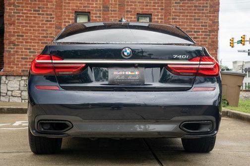 Carbon Black Metallic 2019 BMW 740 i