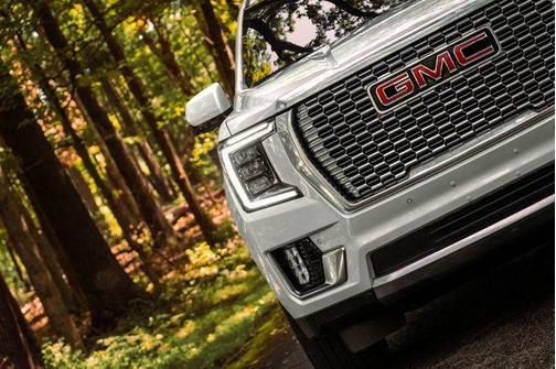 White Frost Tri-Coat 2024 GMC Yukon Denali