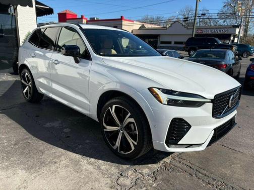 2023 Volvo XC60 B5 Ultimate Dark Theme