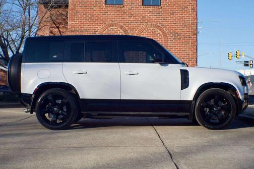 2023 Land Rover Defender 110 V8