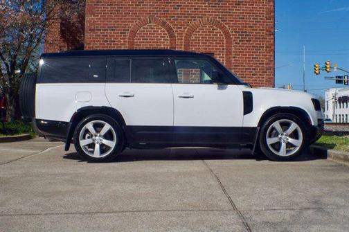 Fuji White 2024 Land Rover Defender P400 X-Dynamic SE