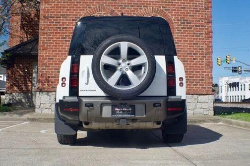 Fuji White 2024 Land Rover Defender P400 X-Dynamic SE