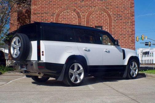 Fuji White 2024 Land Rover Defender P400 X-Dynamic SE