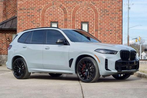 2024 BMW X5 M60i