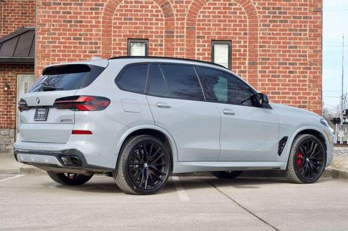 2024 BMW X5 M60i